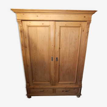 Wardrobe in solid pines