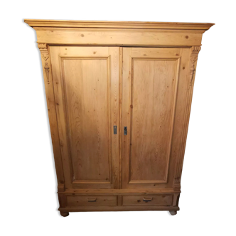 Wardrobe in solid pines