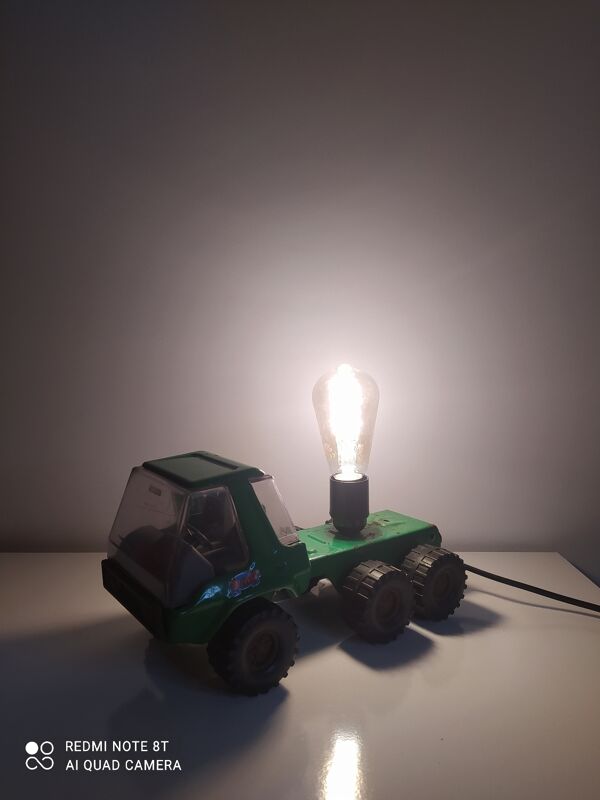 Lampe jouet camion vintage en métal vert