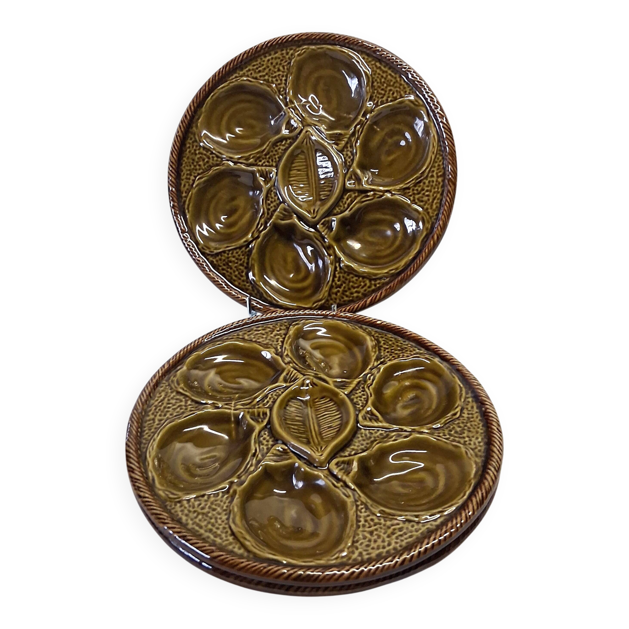 3 green majolica oyster plates from St Clément in good condition.