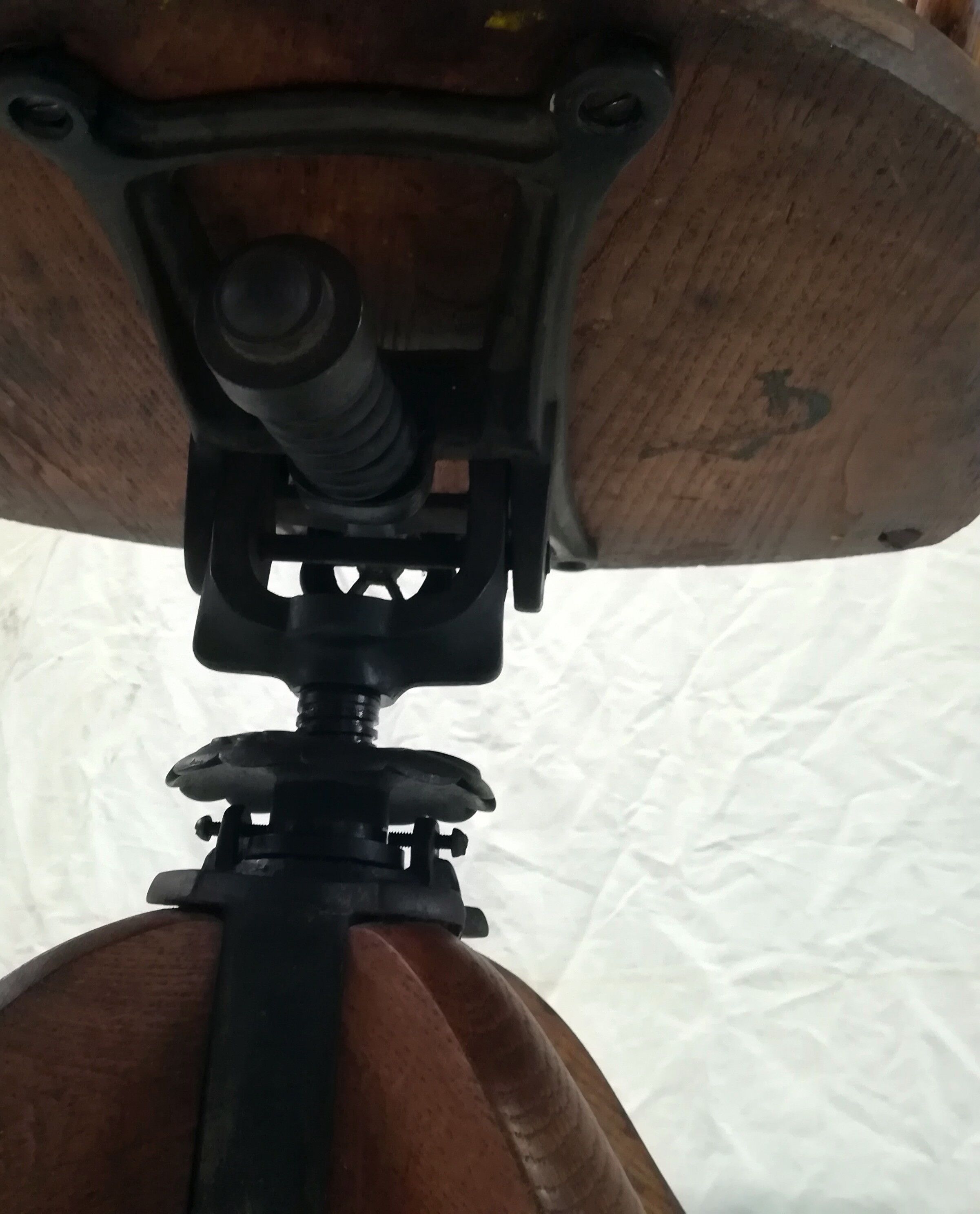 Adjustable swivel American armchair 1900