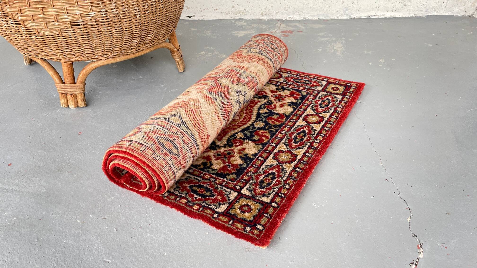 Carpet rug seal pure wool vintage