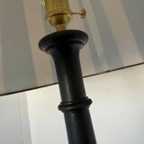 Lampadaire vintage en bois patiné noir et abat-jour rayé