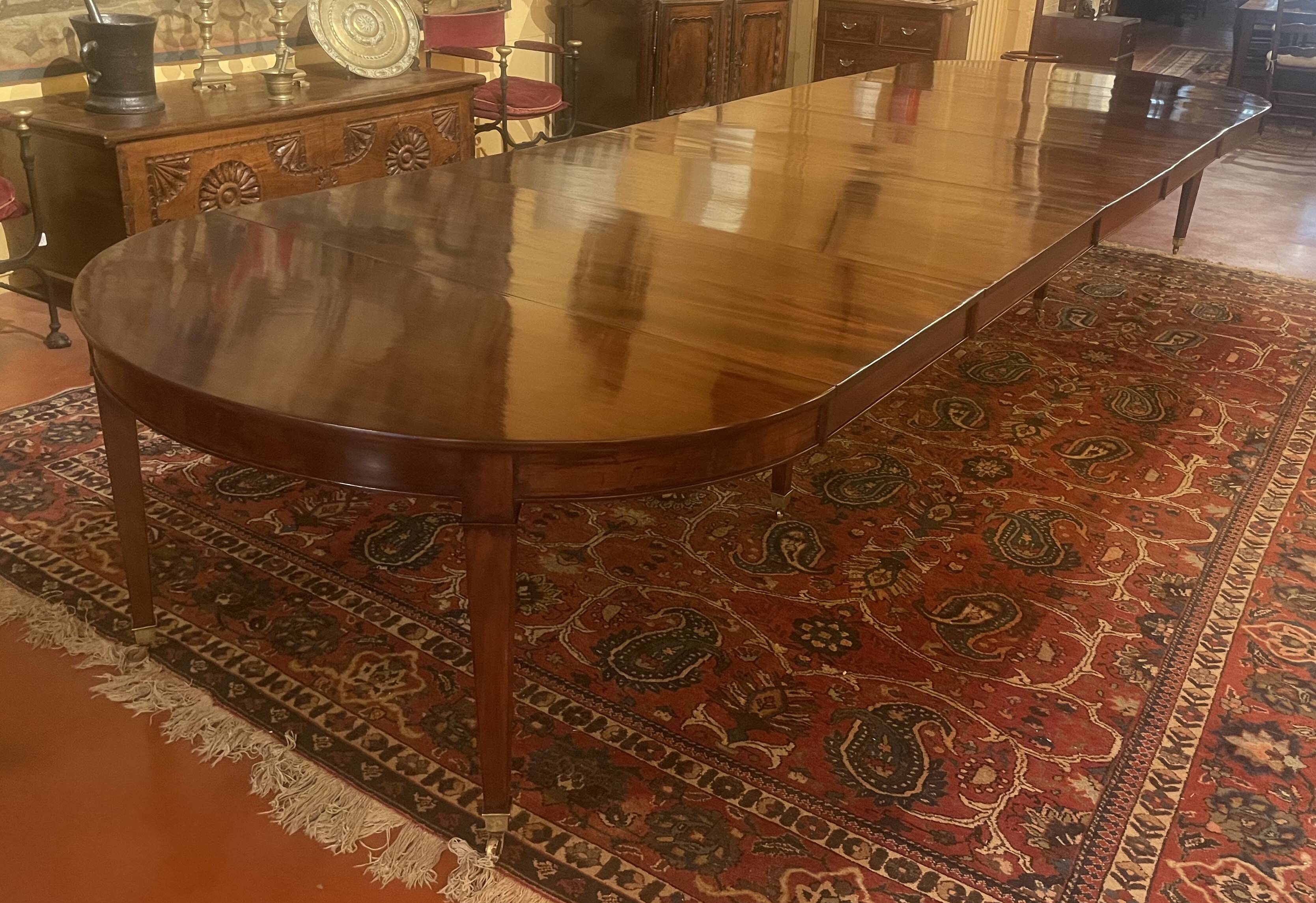 Extensible dining table from the Louis XVI period in mahogany with a banded top.