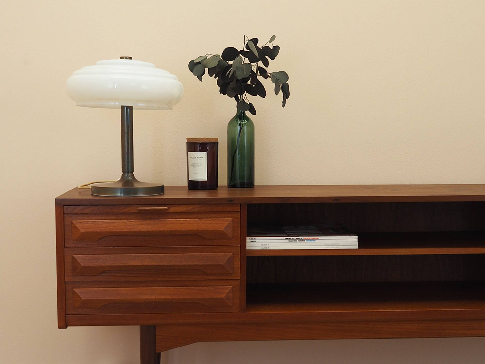Danish desk lamp 1960s with decorative ribbed shade, brown metal