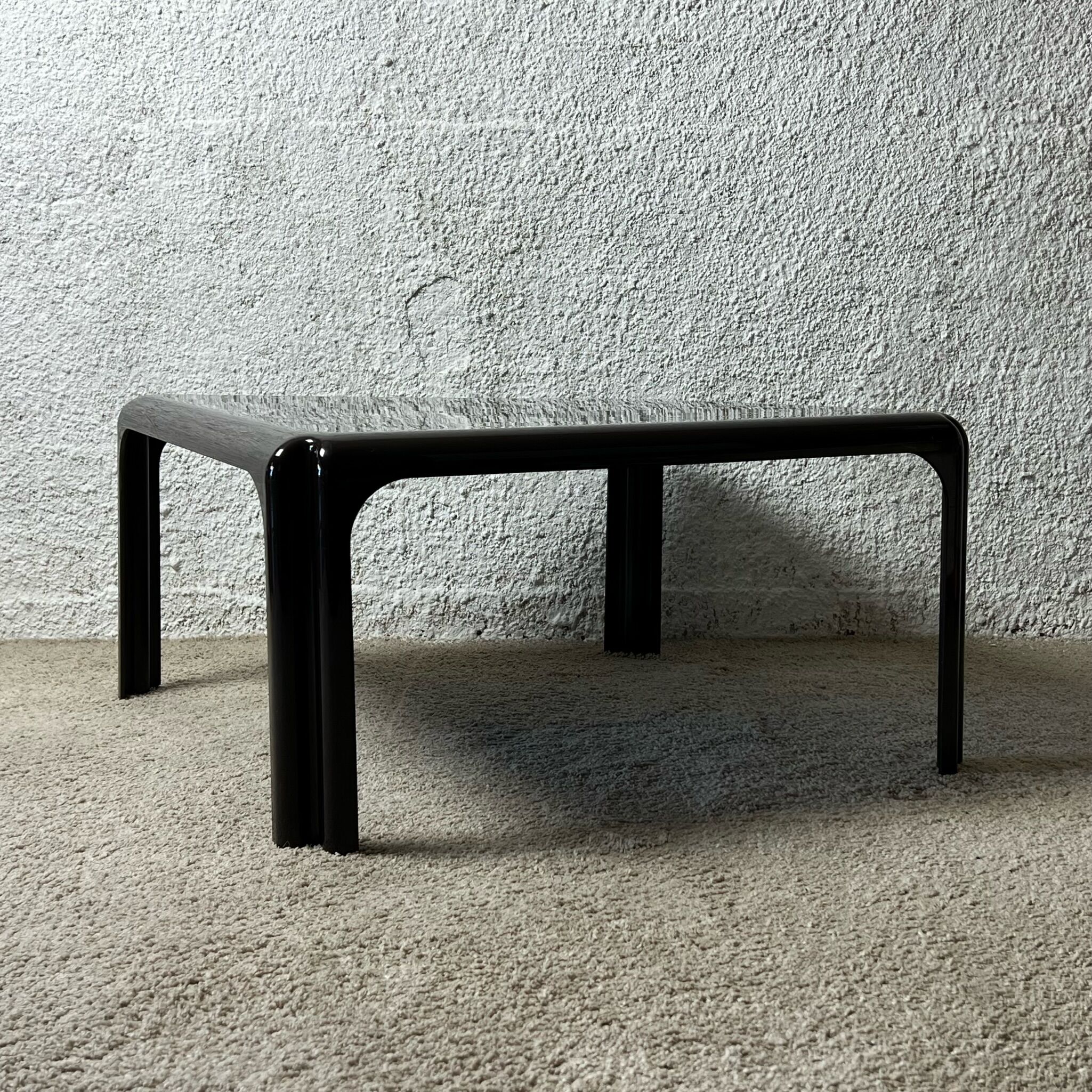 Table basse par Vico Magistretti pour Artemide, Space Age