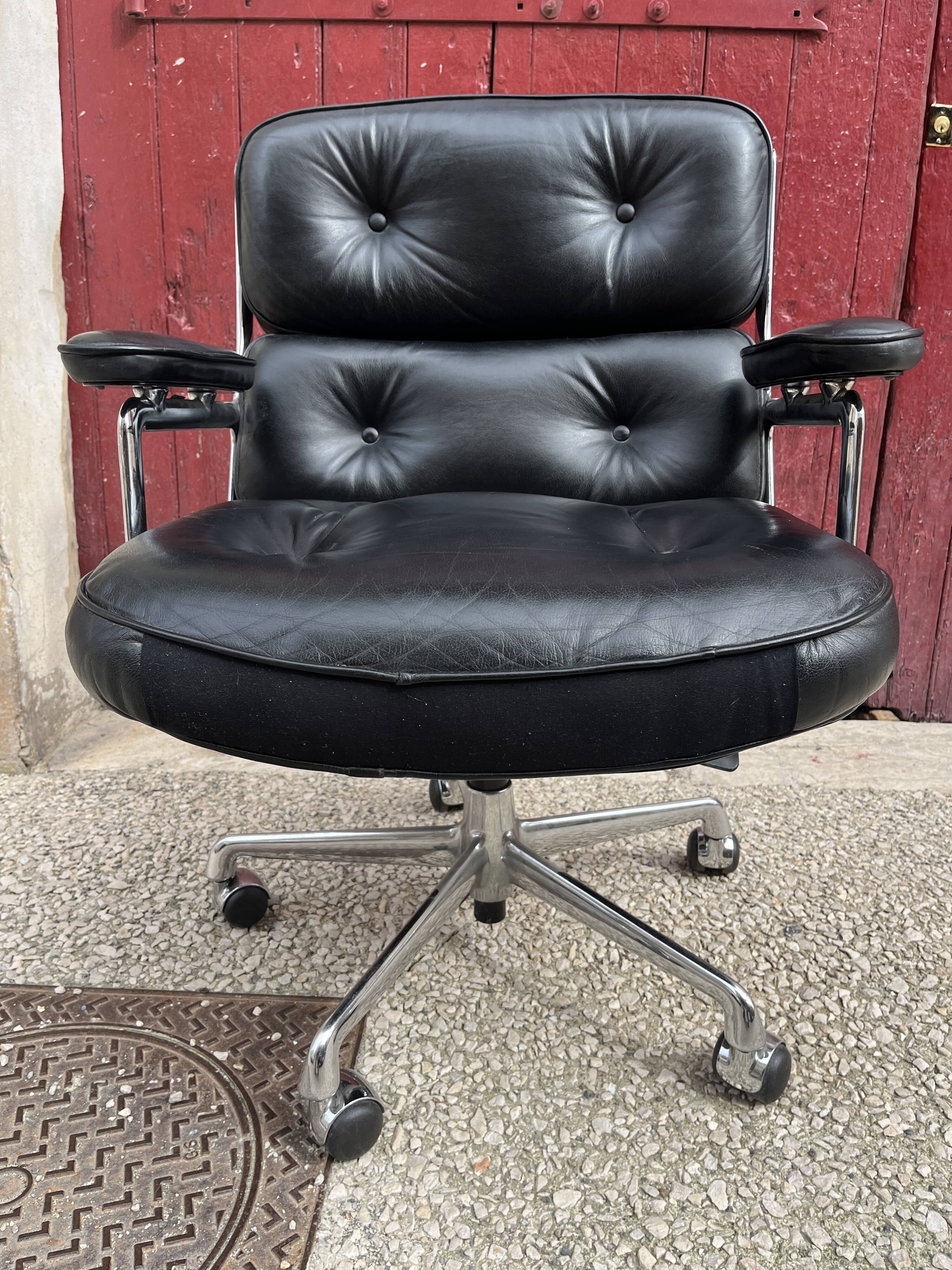 Charles Eames Vitra ES104 leather office chair