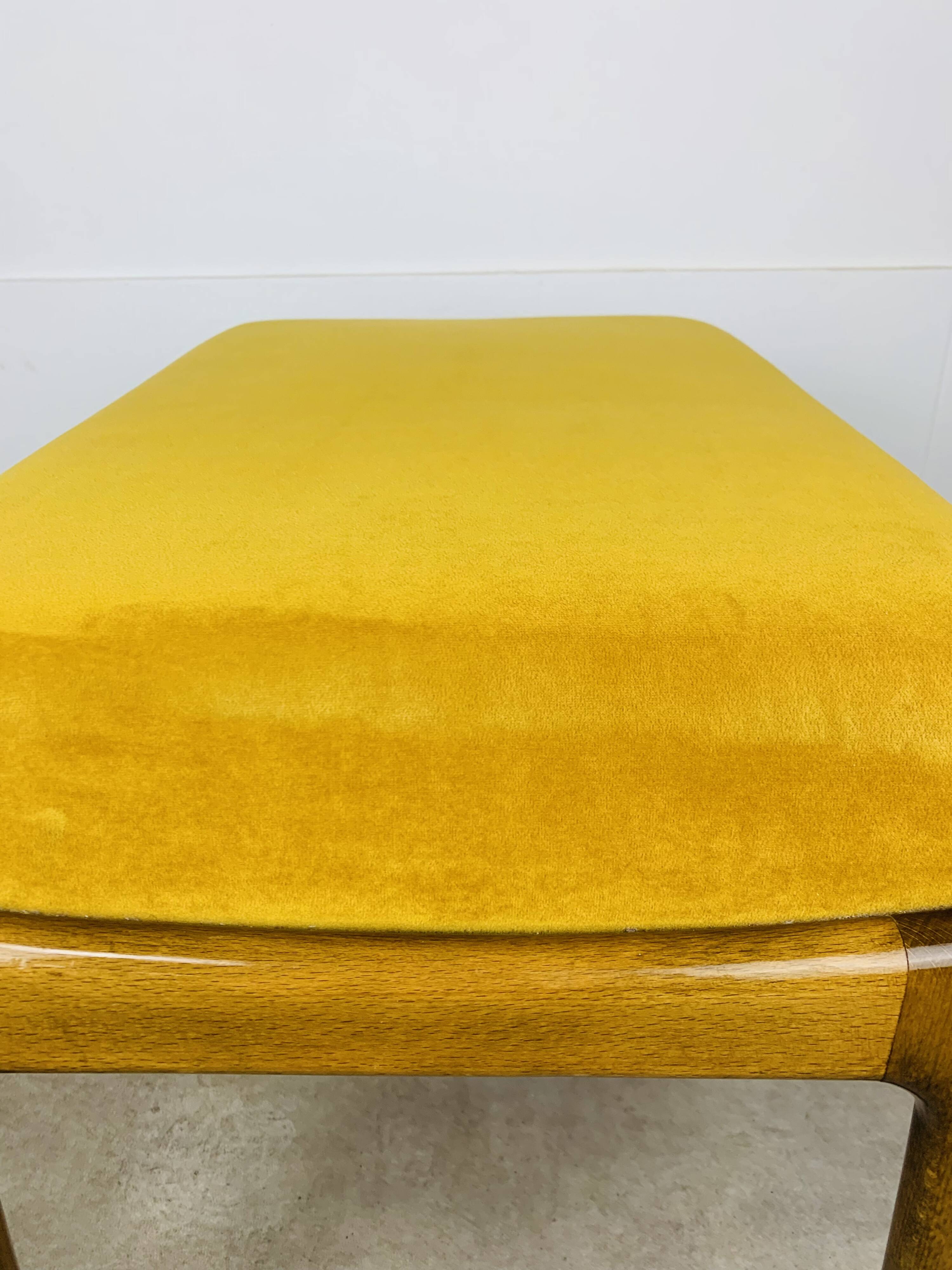 Tabouret scandinave en teck et velours jaune, années 60