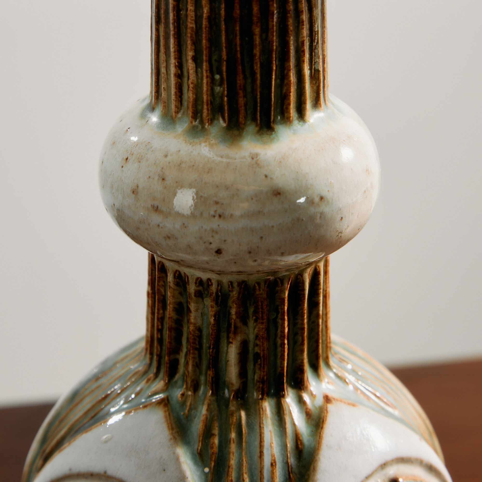 Ceramic table lamp