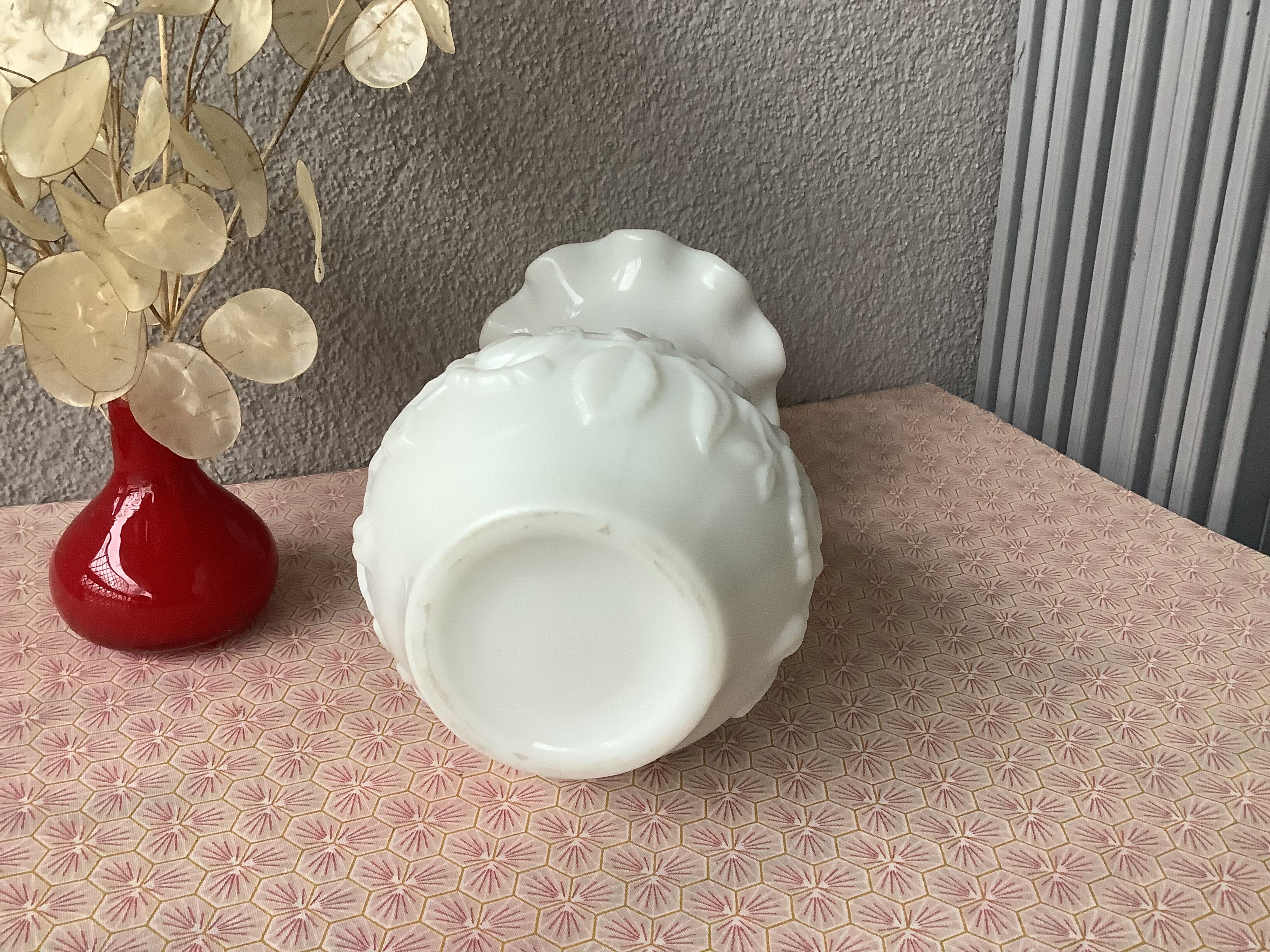 White opaline vase from Portieux Vallerysthal - French fair opaline