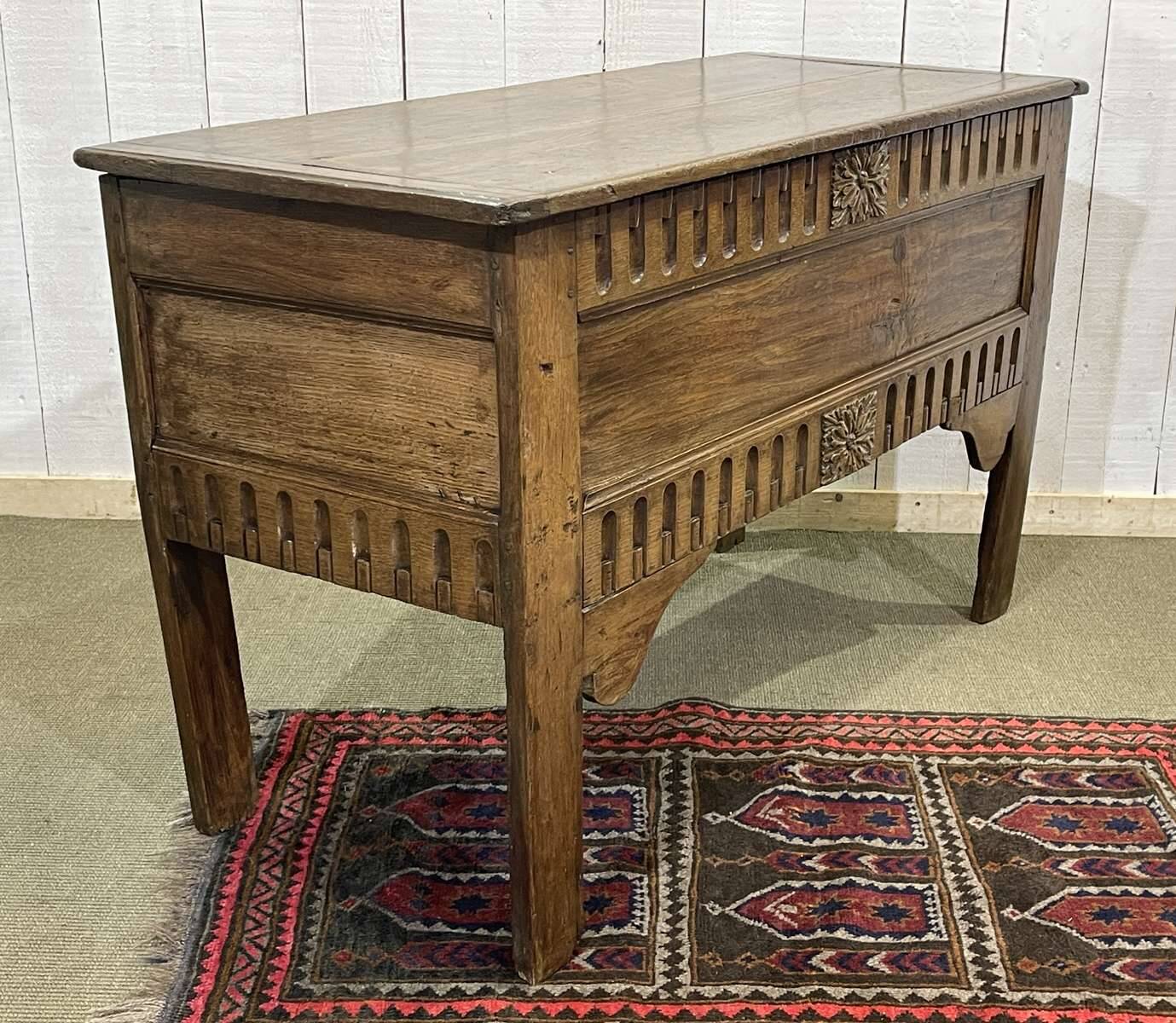 Chest - Oak trunk, 18th century