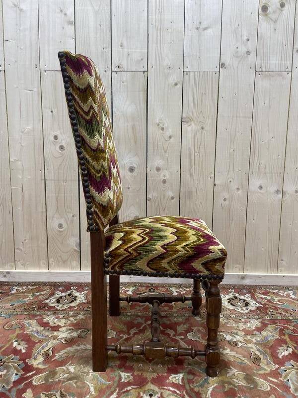 4 chaises de style Louis XIII en bois tournés et velours