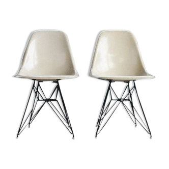 Paire de chaises vintage Charles Eames en coquille d'oeuf et fibre de verre