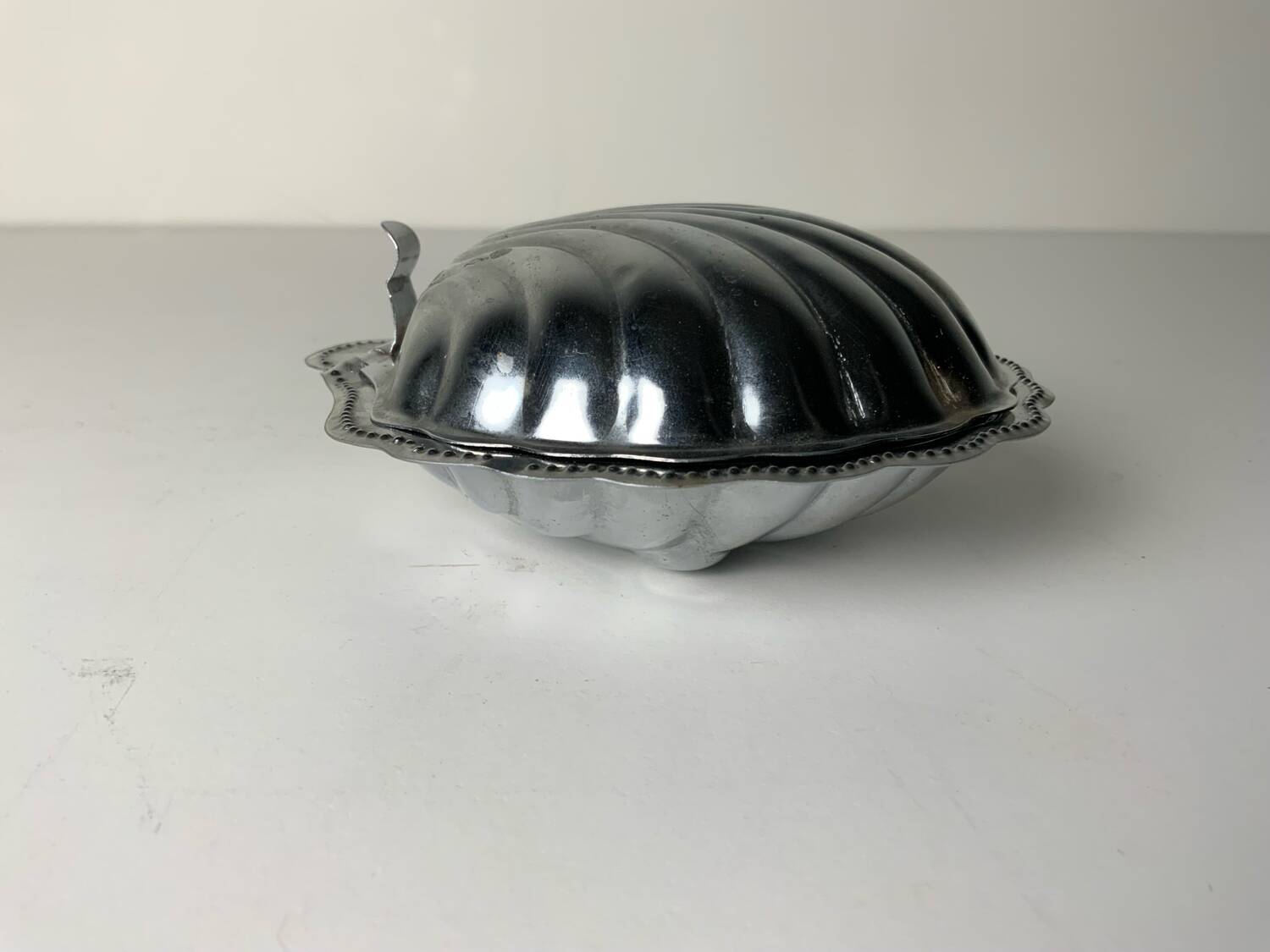 Shellfish butter dish
