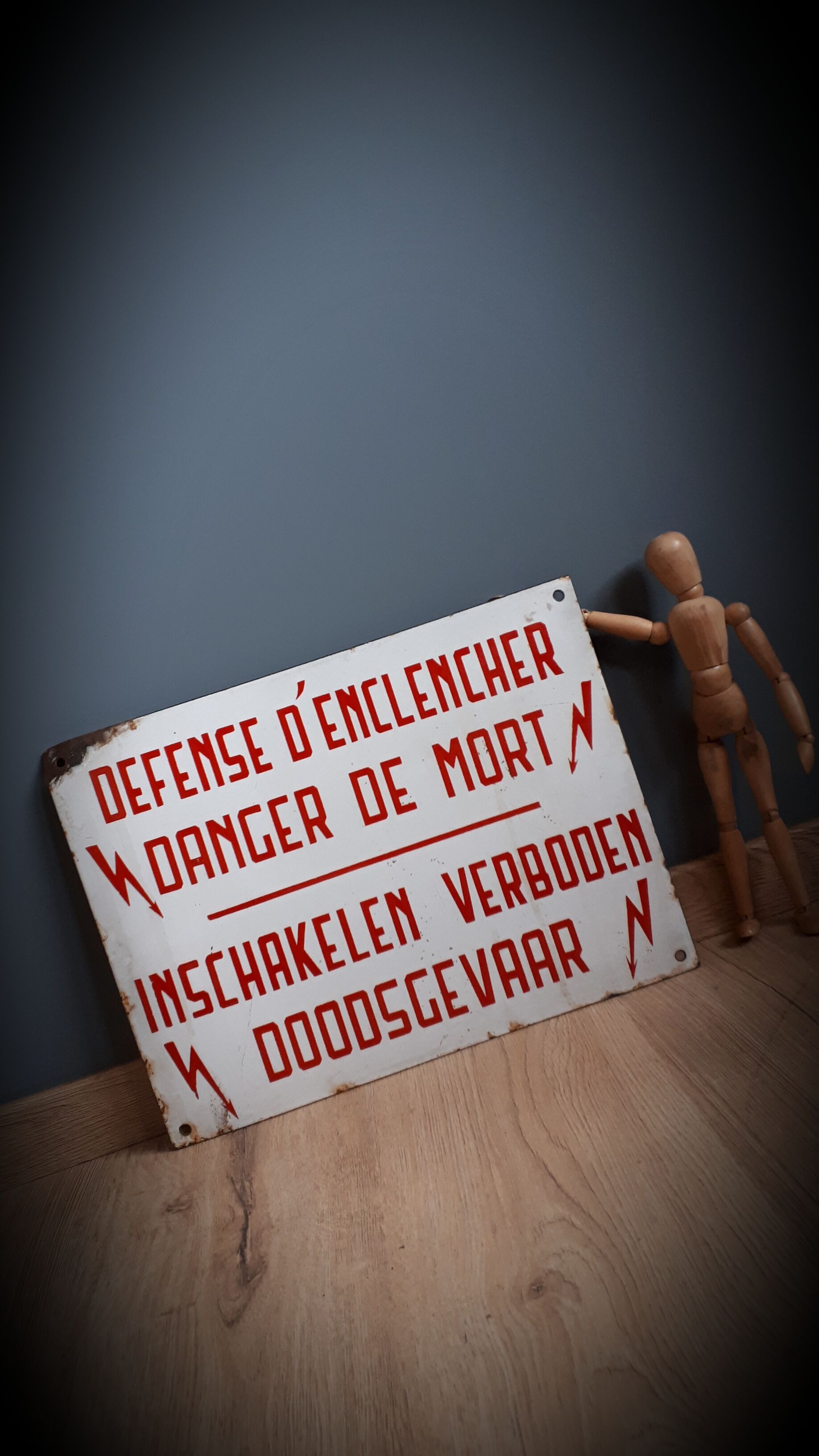 Authentic enameled plate defence start