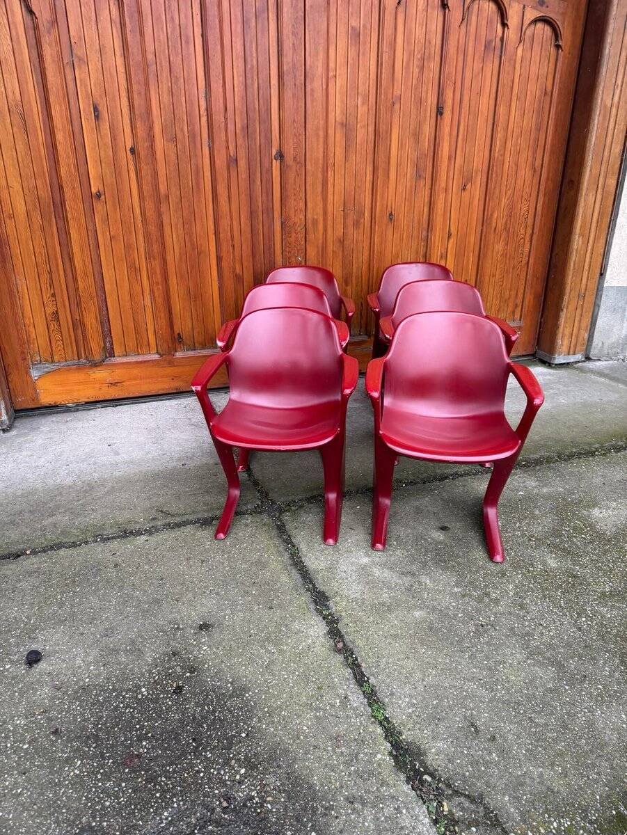 Set of 6 Bordeaux Kangourou chairs in plastic by Ernst Moeckl (1968) — sculptural design