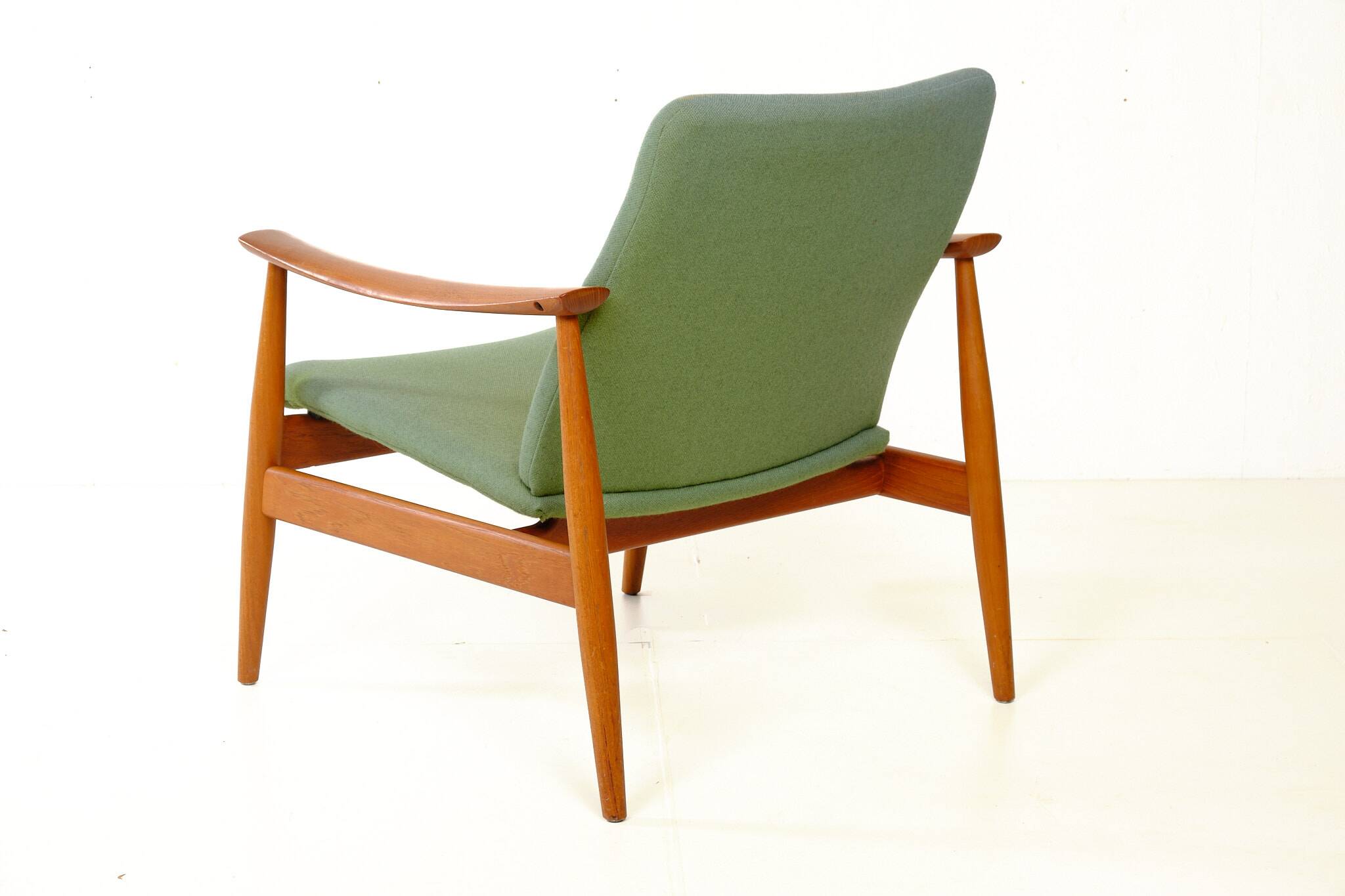 Arne Vodder FD 161 armchair, teak and wool