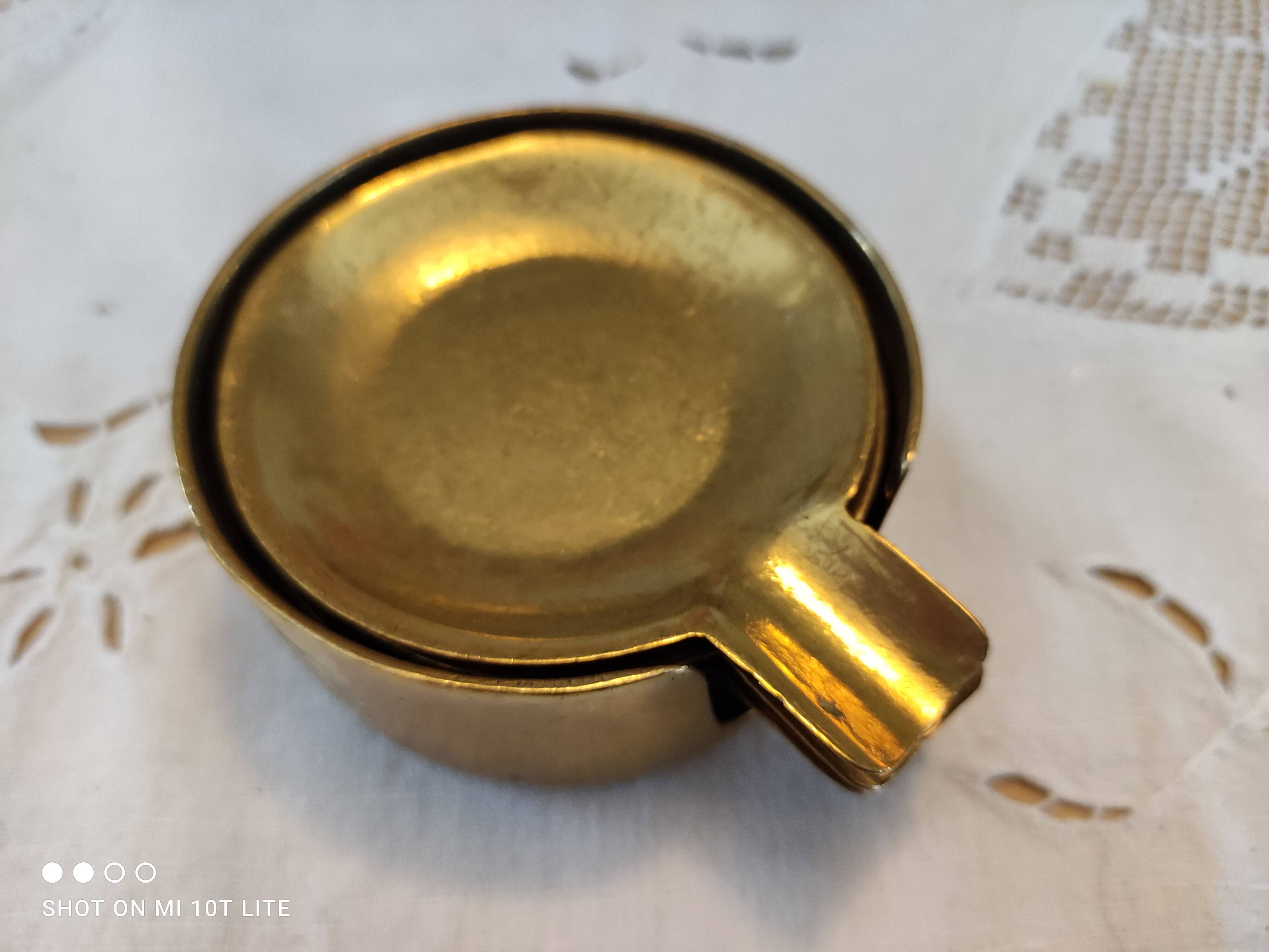 Set 5 pieces of 4 individual ashtrays in old brass