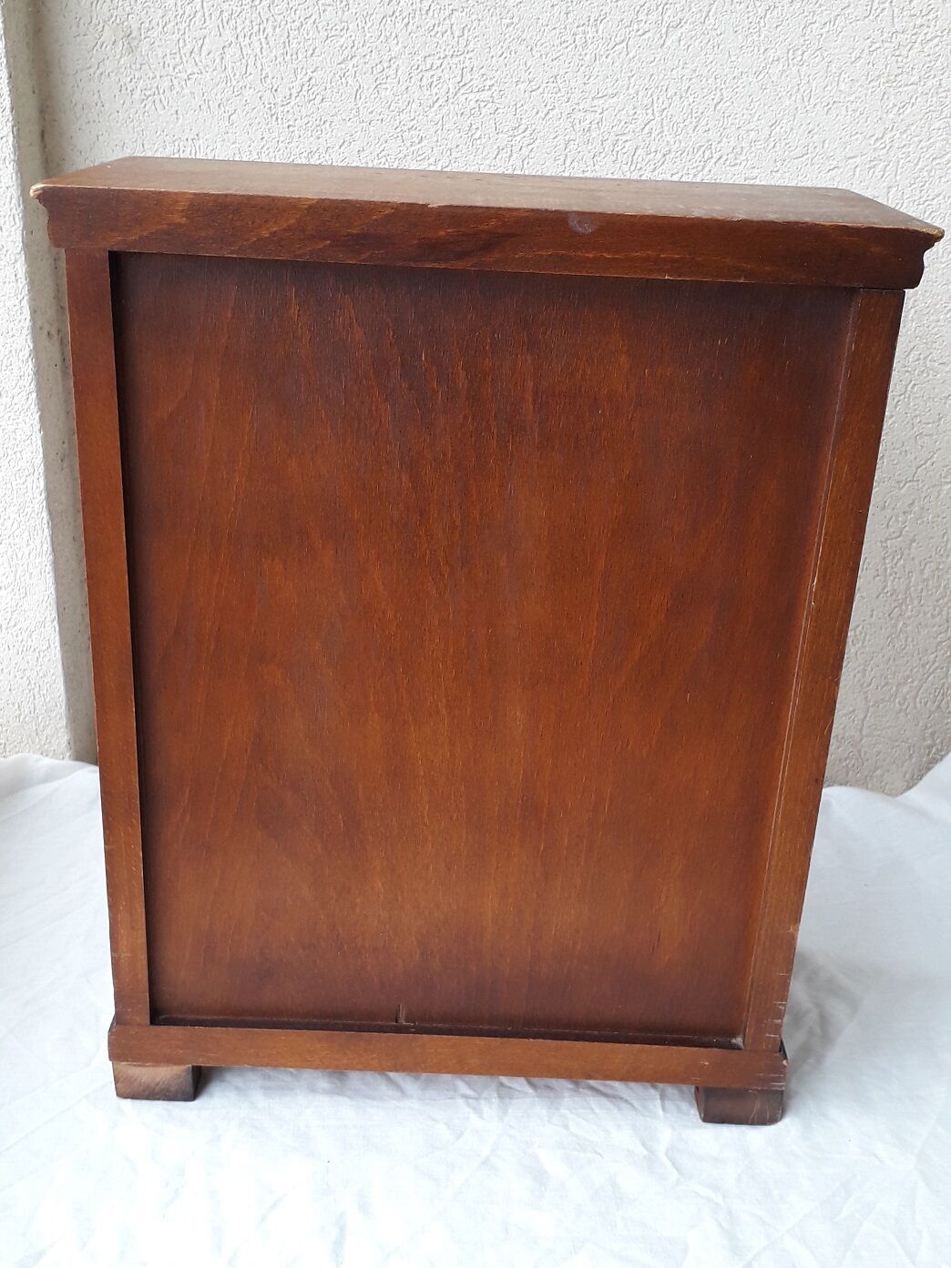 Armoire de poupée en bois