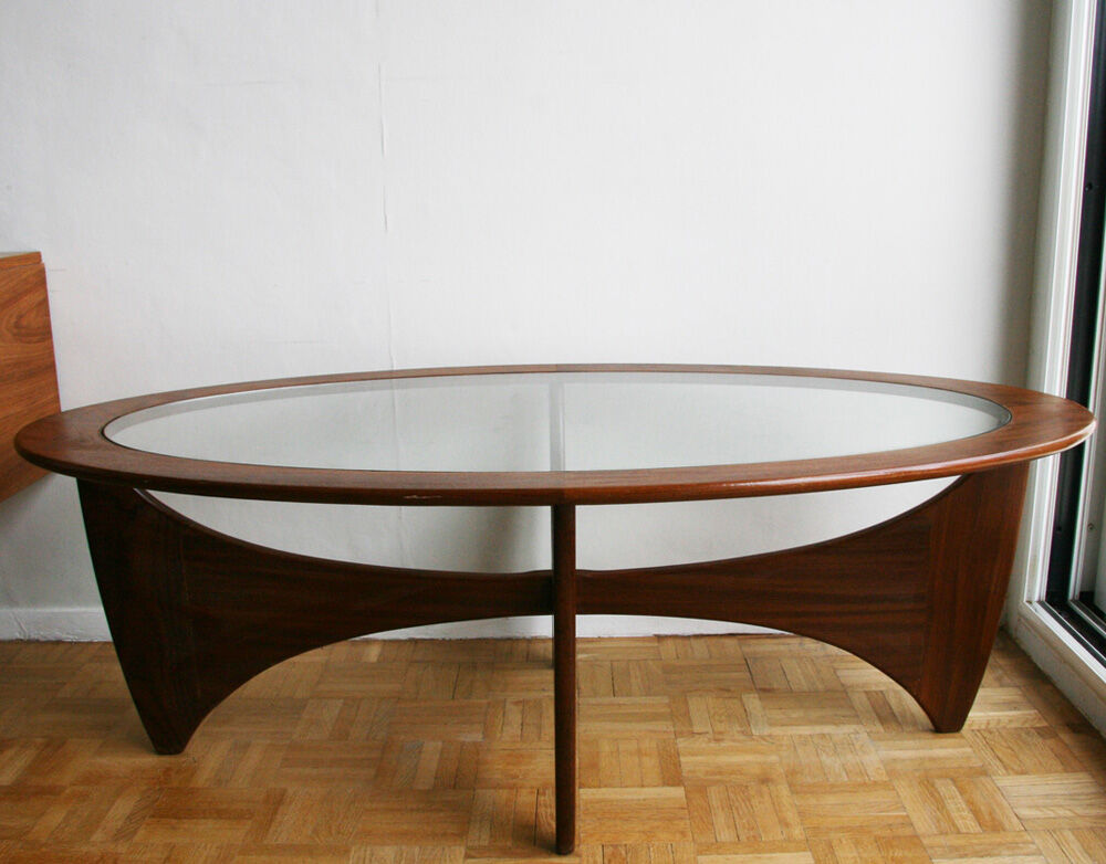 Table basse ovale Astro par Victor Wilkins  1960