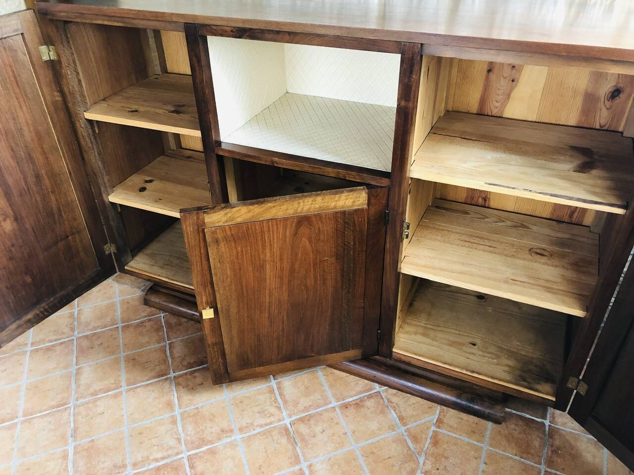 Art Deco low walnut sideboard Circa 1930/1940