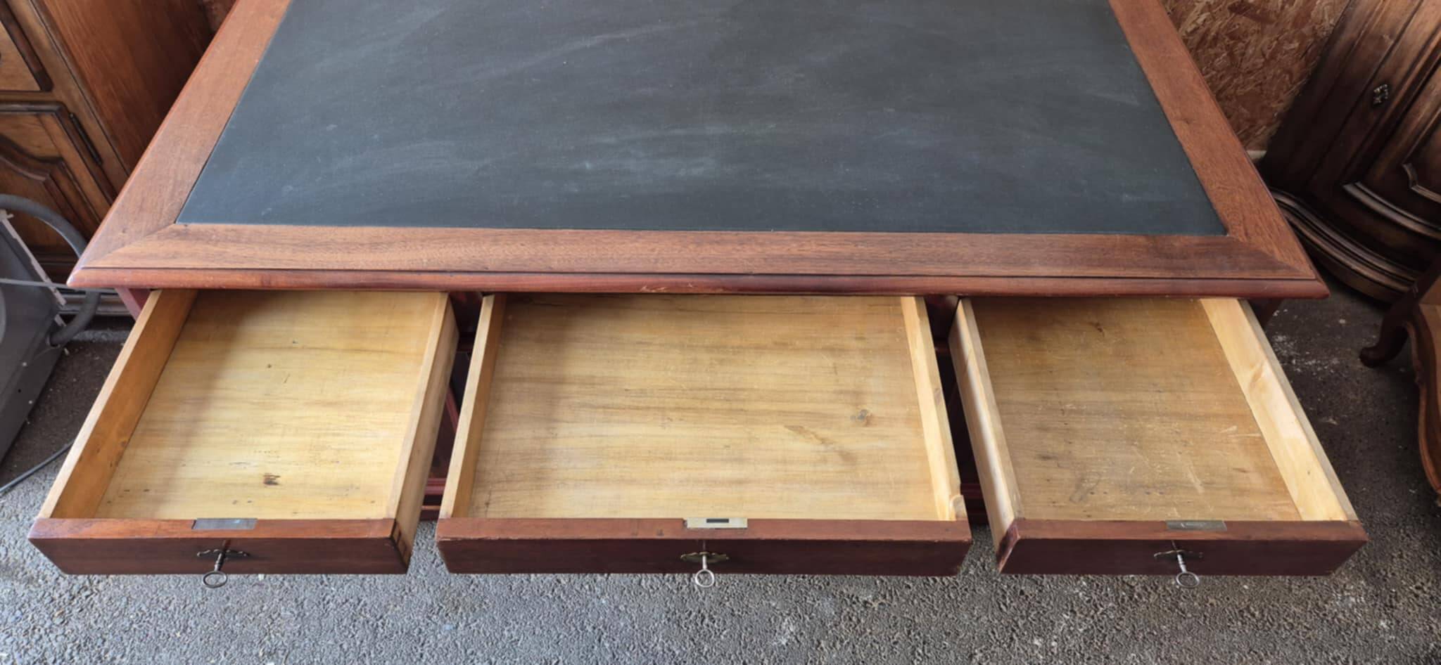 Minister's Pedestal Office