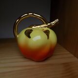 Apple-shaped liquor decanter