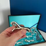 Set of 6 vintage silver metal knife holders and bottle opener, chev design