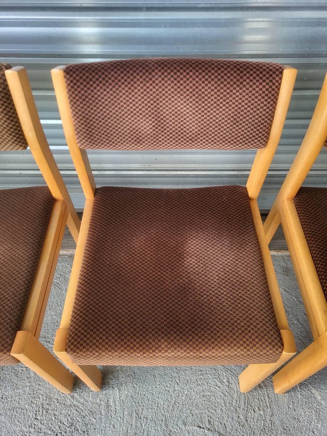 set of 6 Scandinavian style chairs in solid wood and vintage velvet