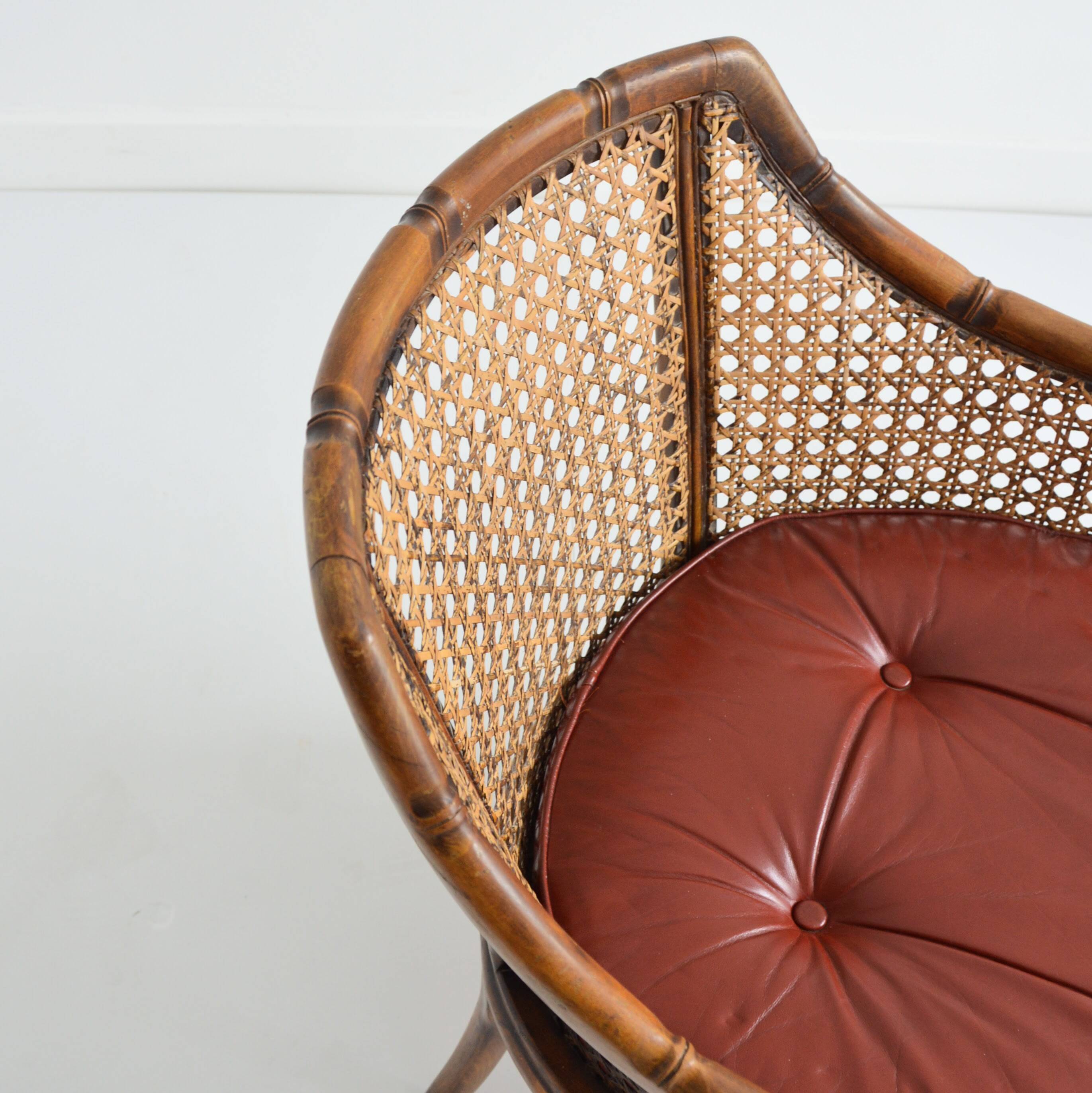Paire de fauteuils en noyer et cannage ancien XIXème