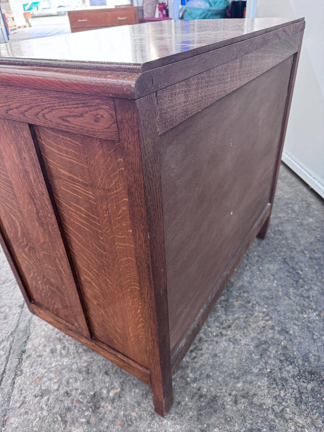 Solid oak chest of drawers