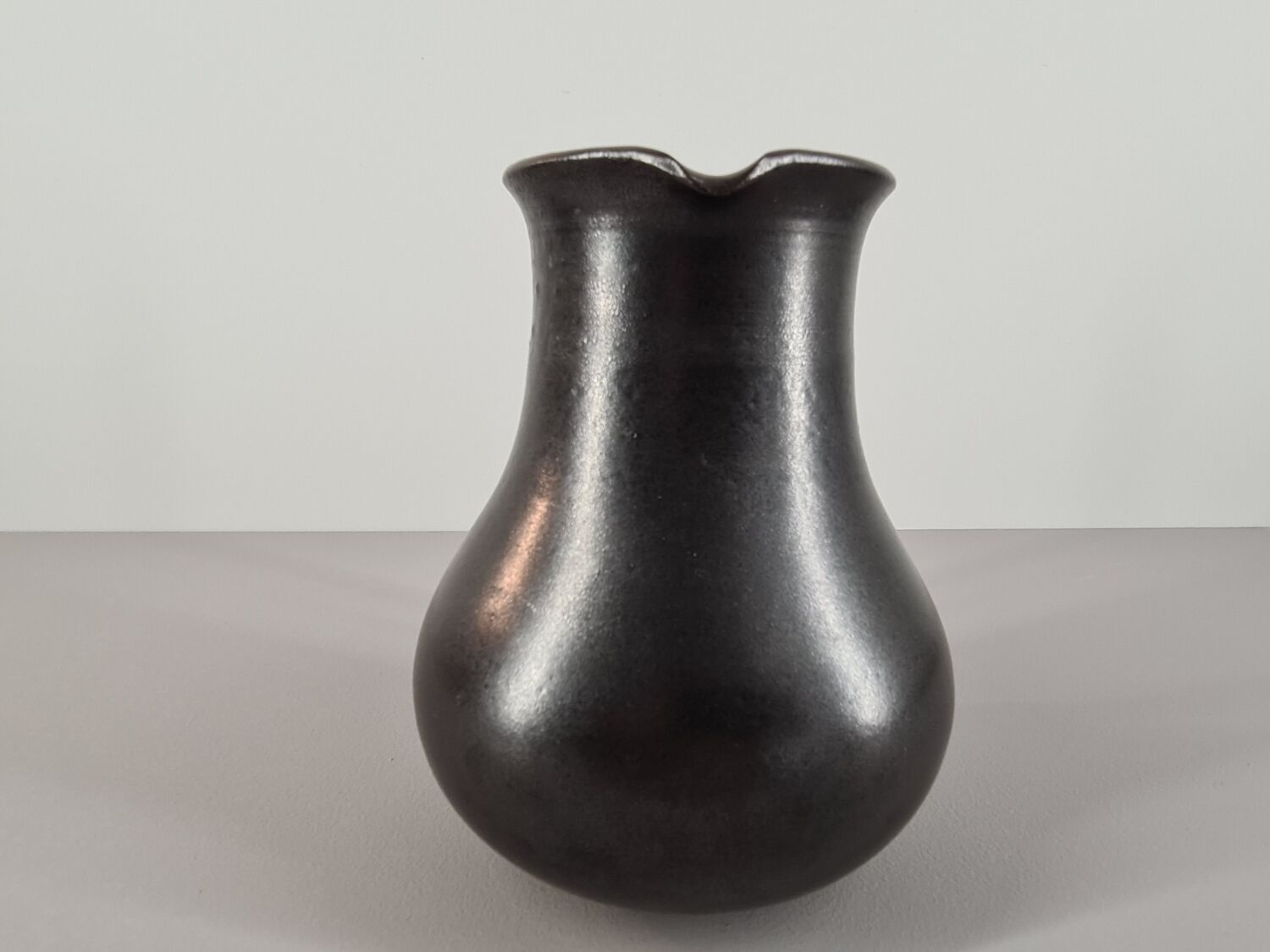 Modernist pitcher in black ceramic 50s