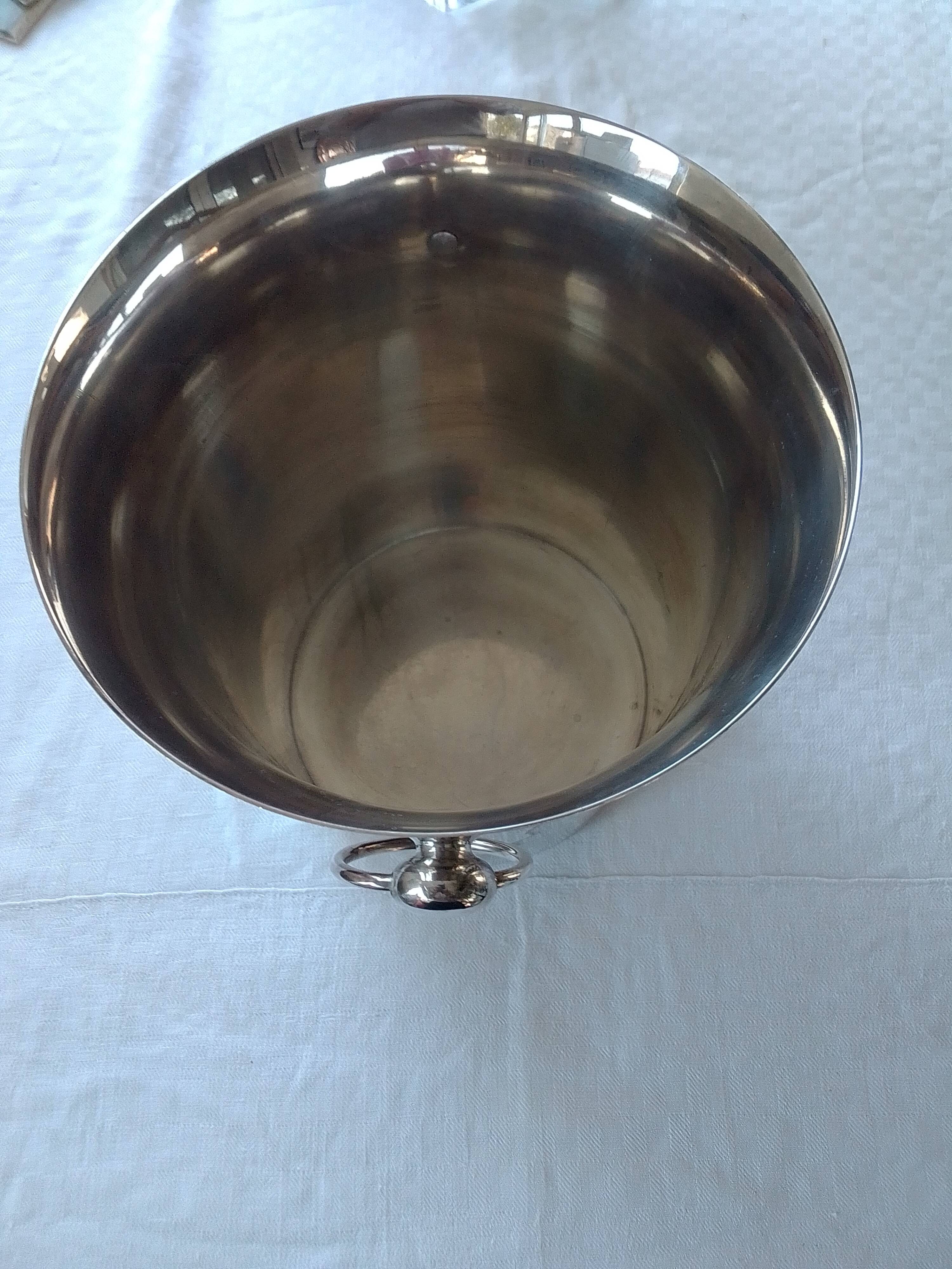 Champagne bucket in silver metal
