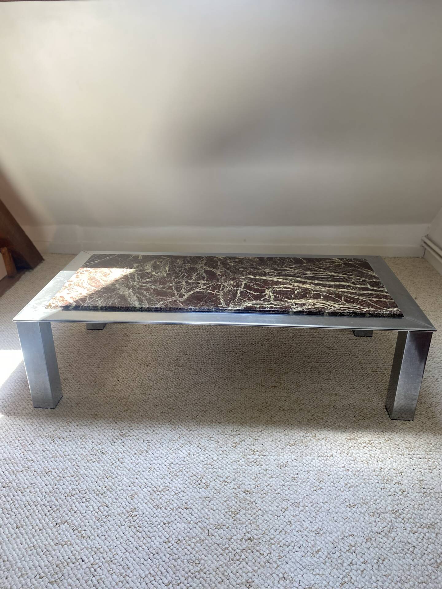 Table basse Roche Bobois en métal chromé et marbre