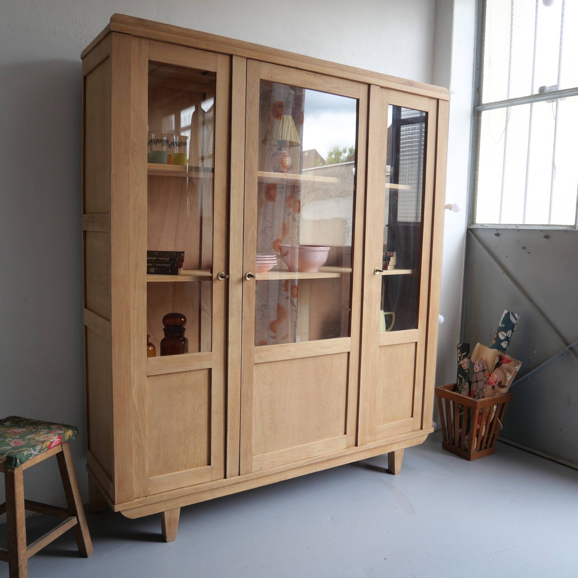 Glass-fronted dresser