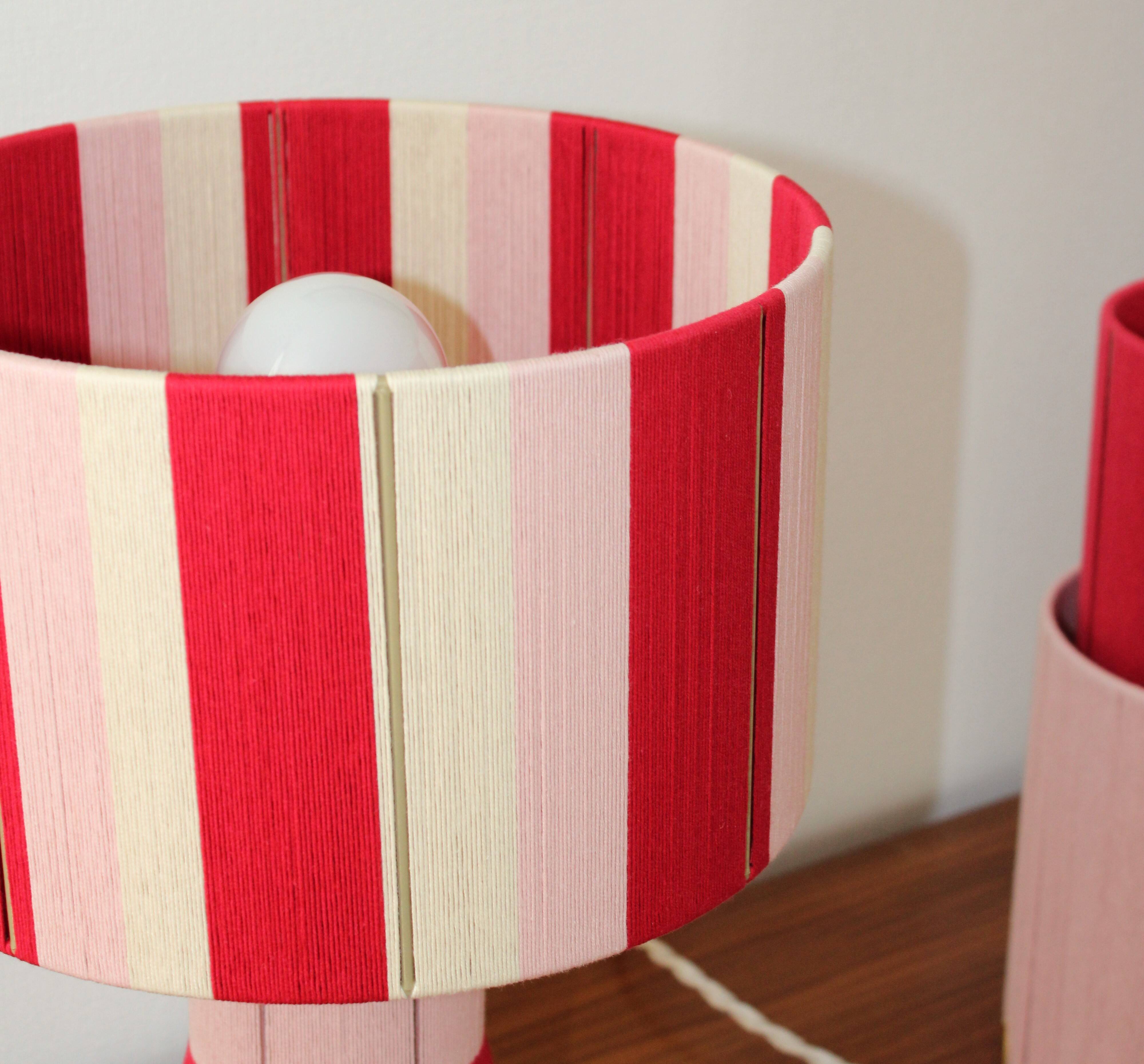 The Irresistible powder red table lamp