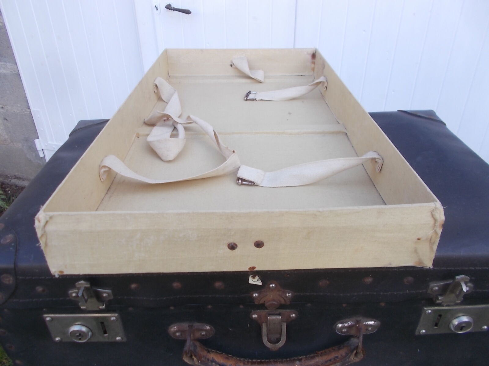 Vintage trunk suitcase