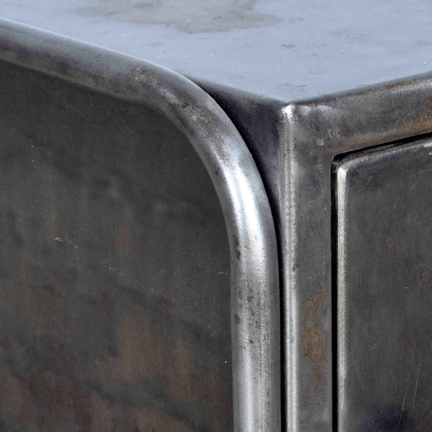 Ensemble de tables de chevet en fer, vers 1950