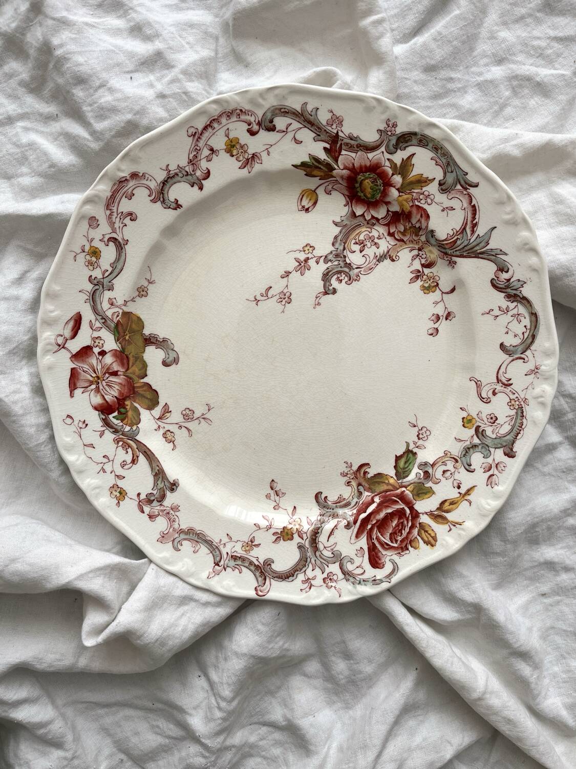 8 polychrome ironstone dinner plates "Wentworth" by Emile Bourgeois