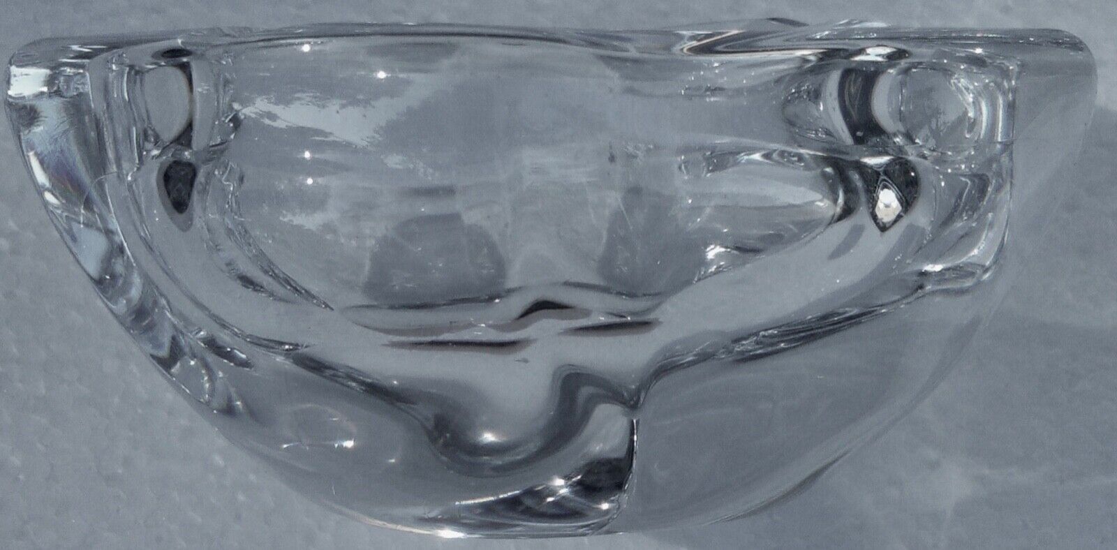 Cendrier en Cristal signé Daum France design moderniste