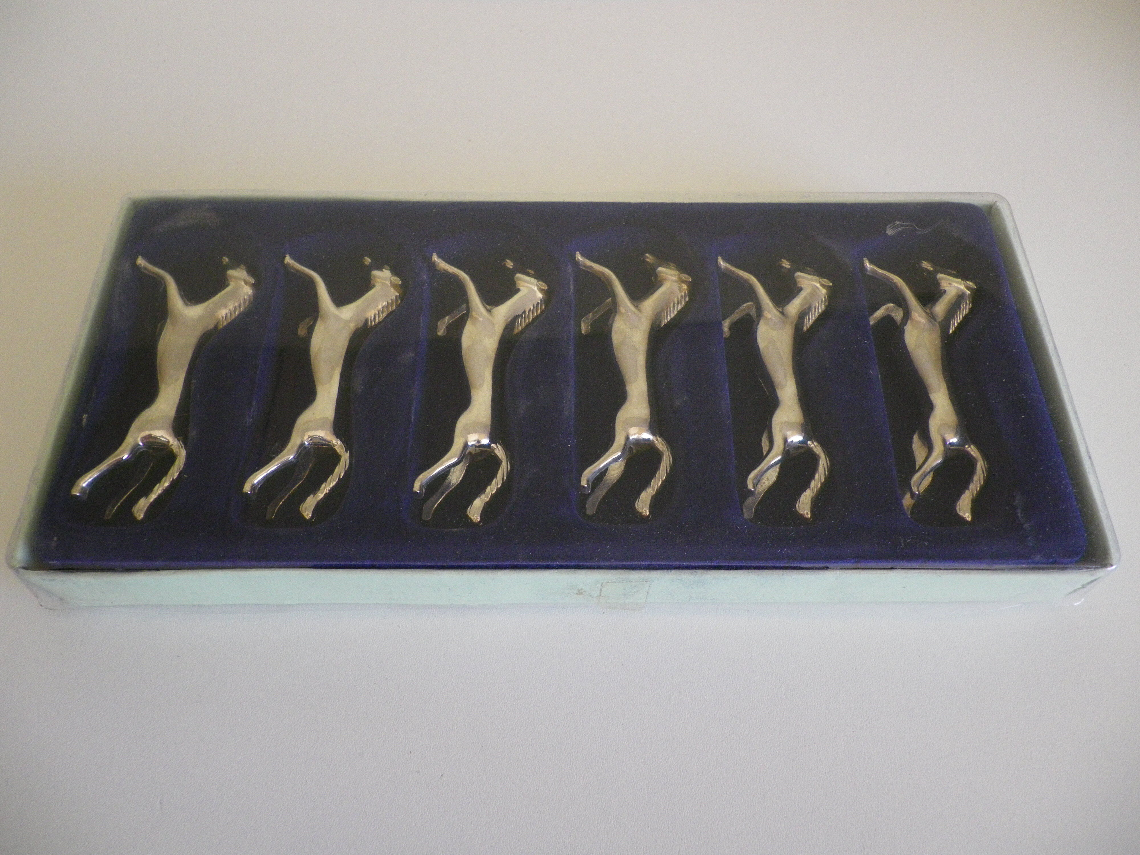 Silver metal knives in their origin box