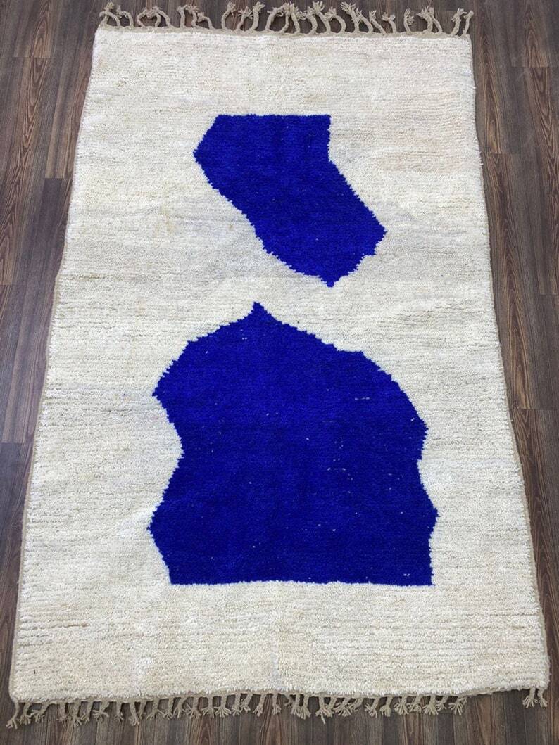 Traditional handmade Moroccan rug 250cmx150cm