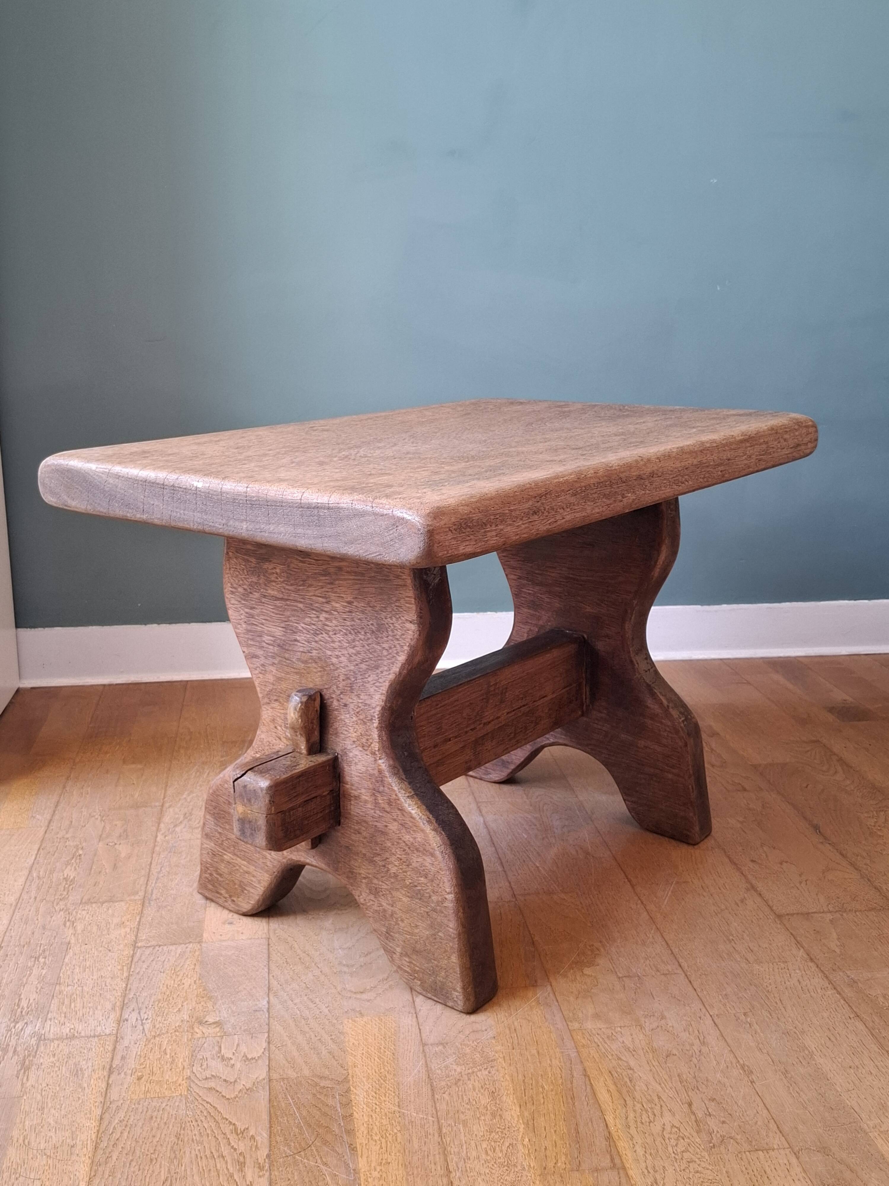 Table basse brutaliste
