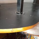 Table tripode en pin et acier 1950