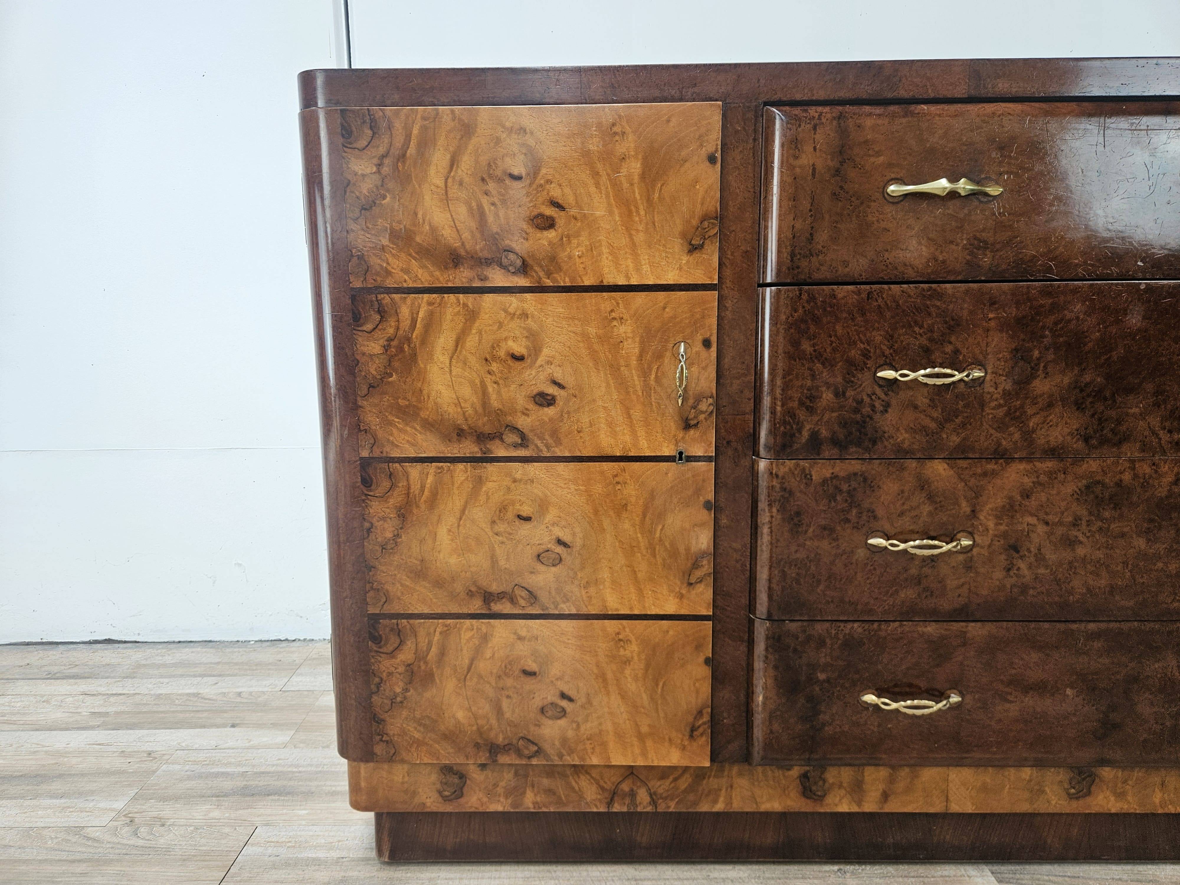 1940s Art Decò sideboard in walnut and blond walnut