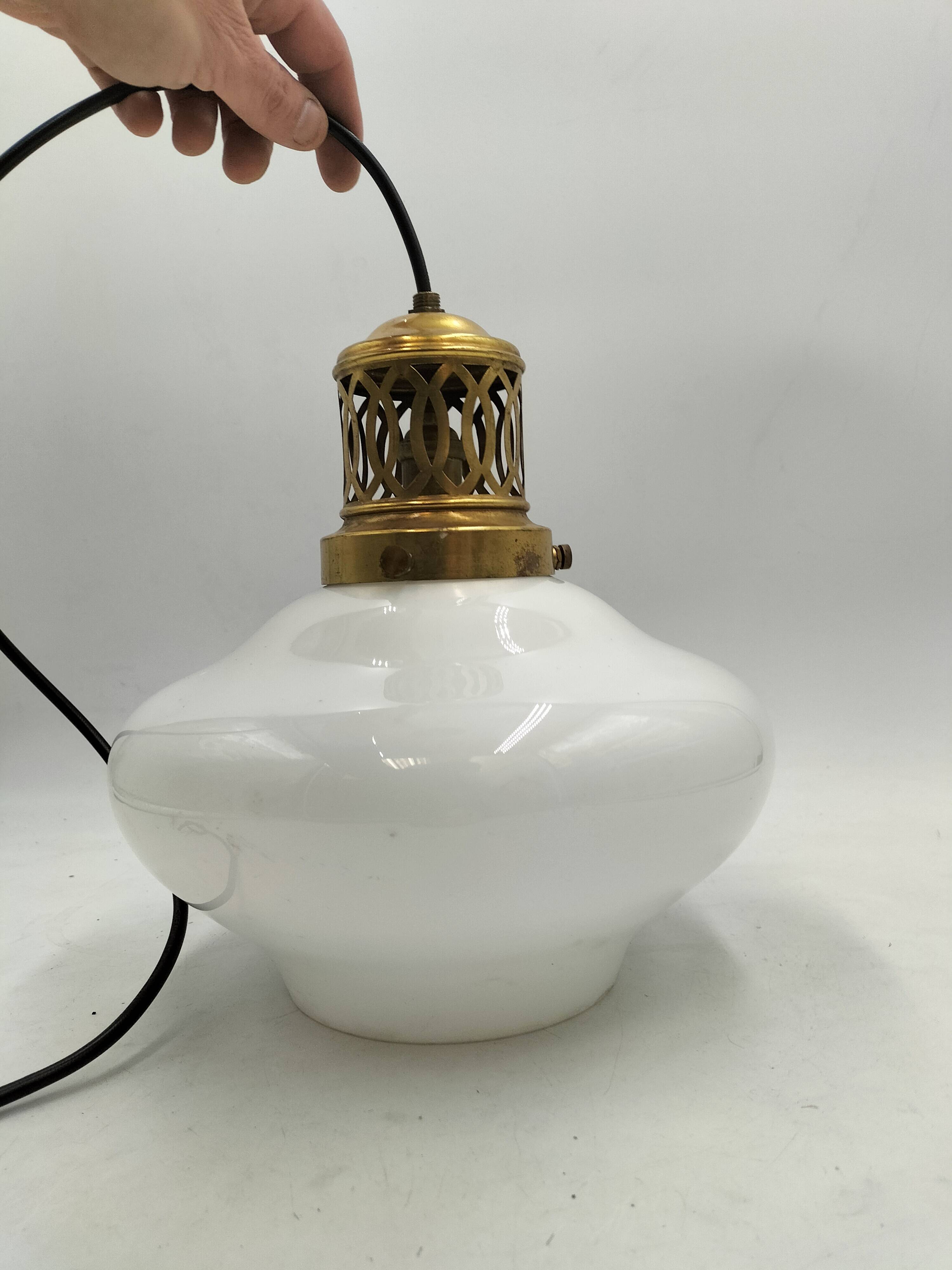 White opaline suspension