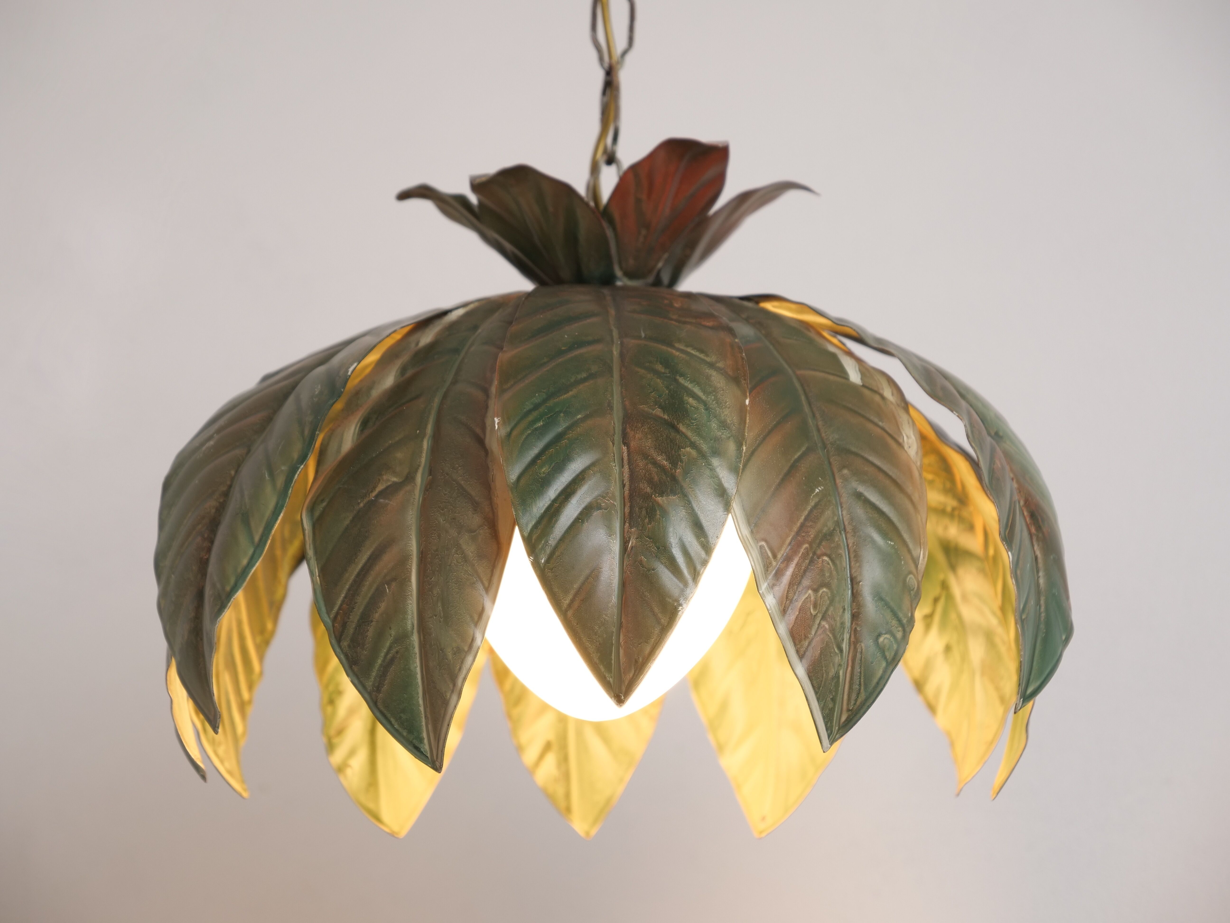 Suspension vegetal pattern green leaves