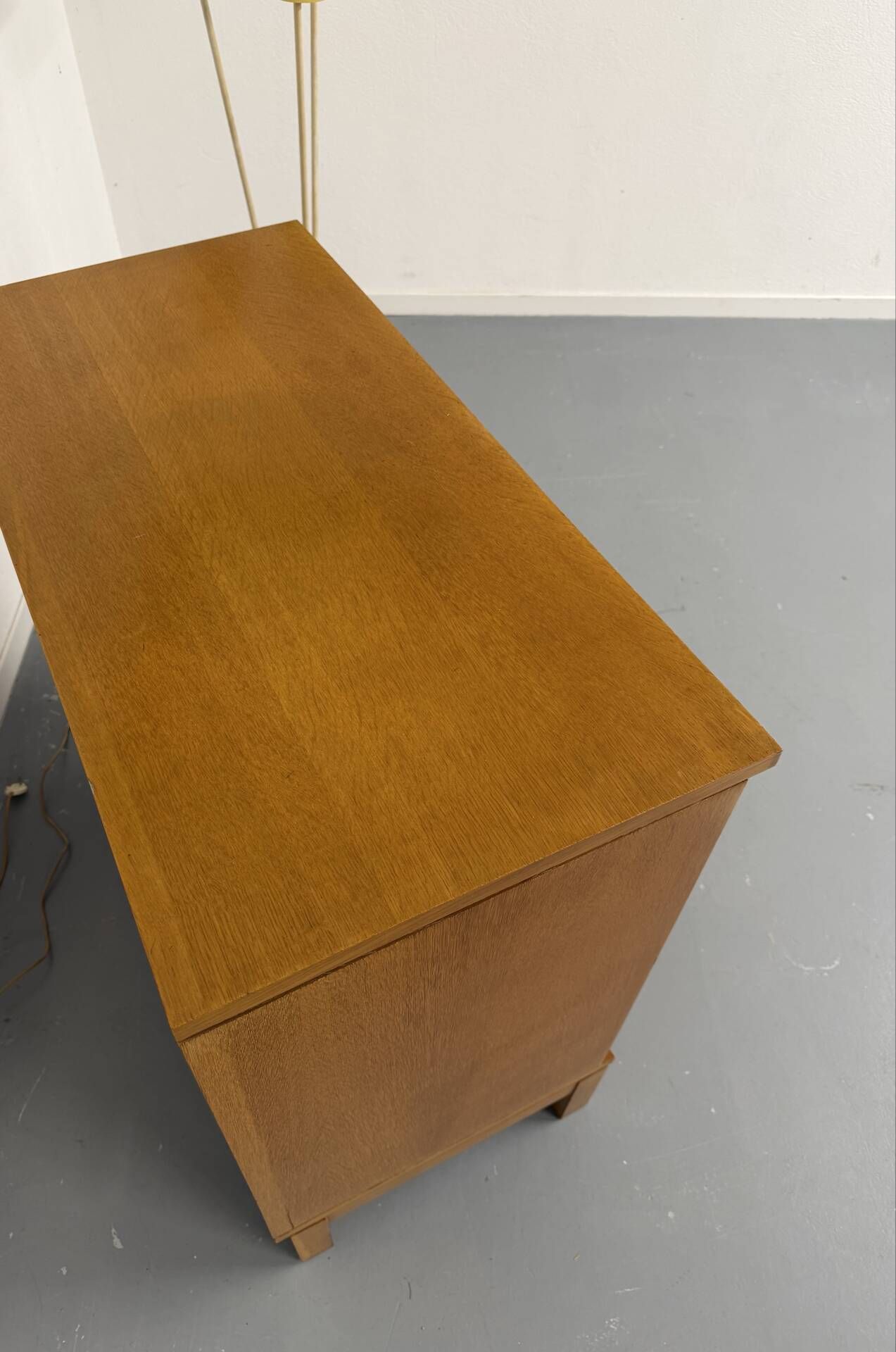 Vintage chest of drawers with 5 drawers in light wood, French design from the 60s/70s.