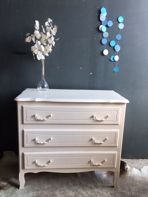 Commode blanche