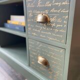 Low green and gold storage unit